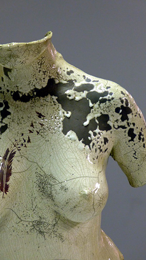 Clara-Black-Skin-buste-malte-lehm-sculpture oeuvre d'art